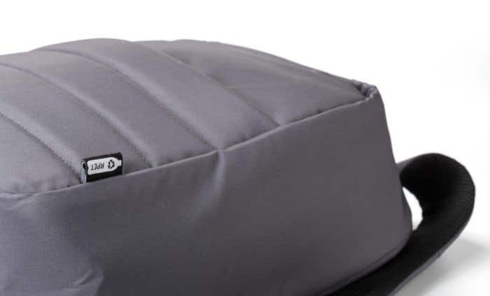 Mochila antirroubo em poliéster rPET (300D) Calliope