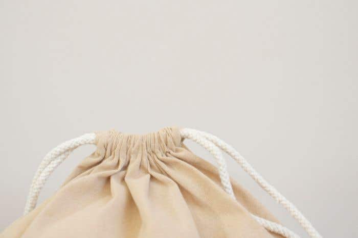 Mochila de algodón (120 gr/m2) reciclado con cordones Joy