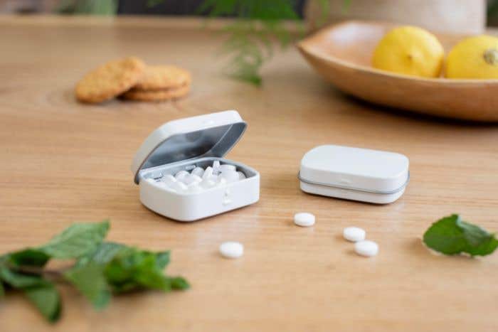 Tin case with mints Rocco