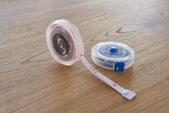 Plastic oprolbare meetlint Theo