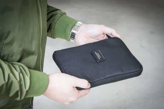 BrandCharger Rover travel wallet