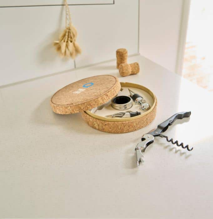 Weinset aus PU mit Korkoptik Milana