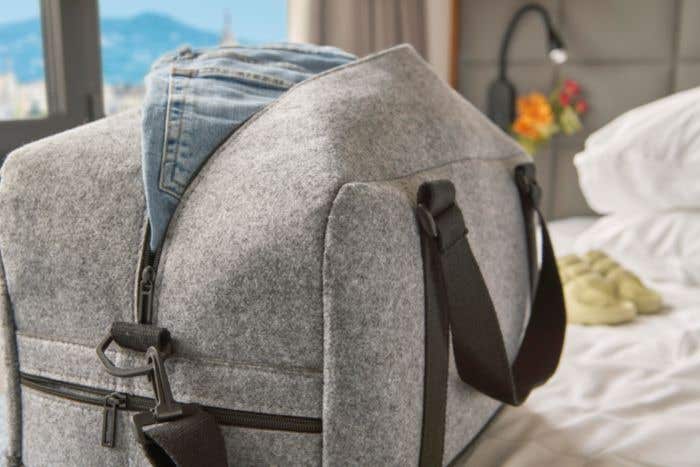 Sporttas Corliss | Gerecycled vilt | Verstelbare band