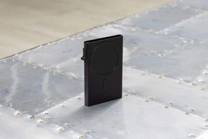 BrandCharger card holder Wally Mag | MagSafe compatible