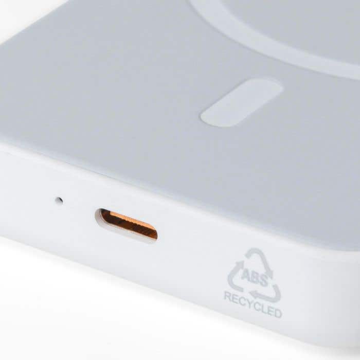 Recycelte ABS-Powerbank mit kabellosem Ladegerät Miren