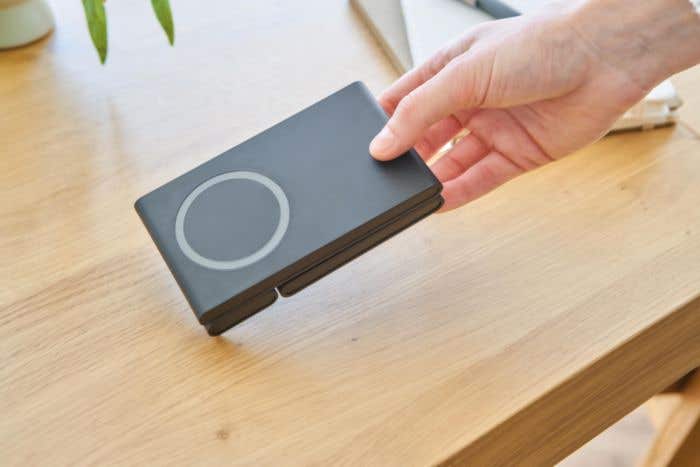 Draadloze oplader Valerio | Gerecycled | 3-in-1 | Magnetisch