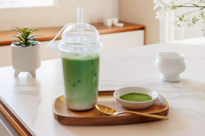 Drinkbeker met rietje 500 ml Glow