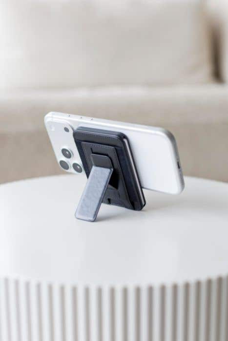 BrandCharger pasjeshouder Wally Stand Pro | Gerecycled