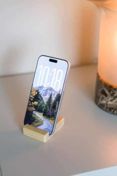 Telefoonhouder Nyla | Gerecycled hout