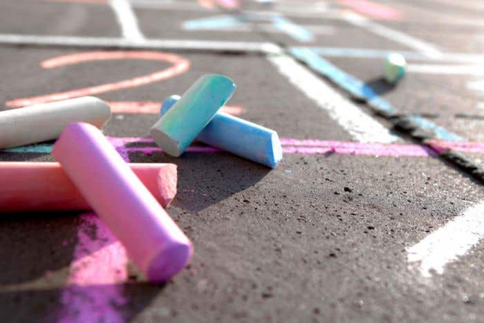 Kartonnen doosje met stoepkrijt Ottilie